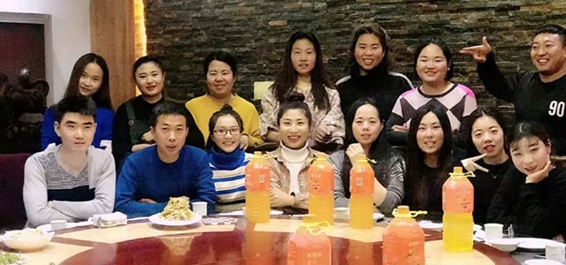 艾易大家庭，共度周末歡樂時光！